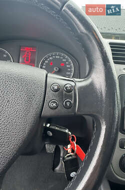 Хэтчбек Volkswagen Golf 2008 в 