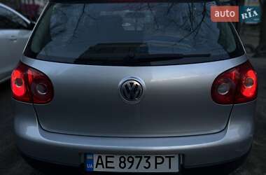 Хэтчбек Volkswagen Golf 2004 в 