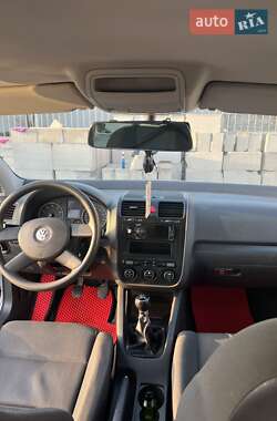 Хэтчбек Volkswagen Golf 2004 в 