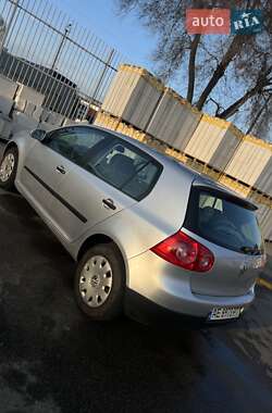 Хэтчбек Volkswagen Golf 2004 в 