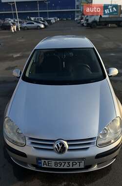 Хэтчбек Volkswagen Golf 2004 в 