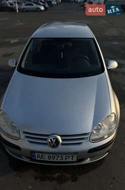 Хэтчбек Volkswagen Golf 2004 в 