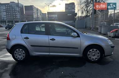 Хэтчбек Volkswagen Golf 2004 в 