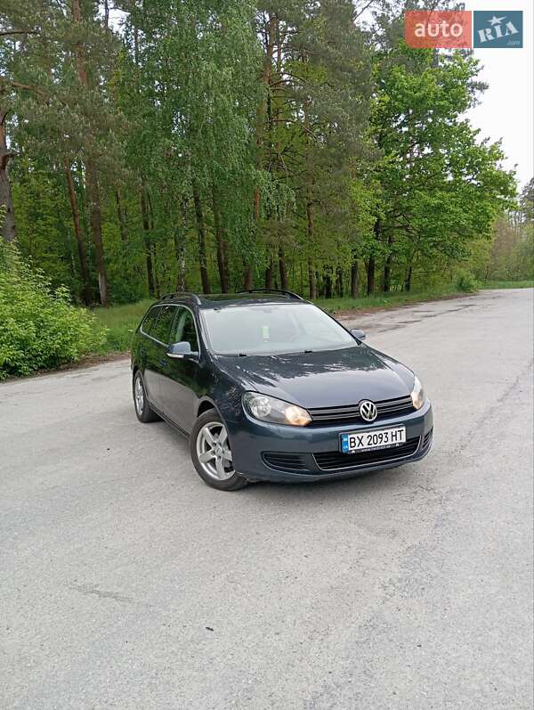 Универсал Volkswagen Golf 2010 в Полонном