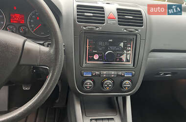 Хэтчбек Volkswagen Golf 2009 в 