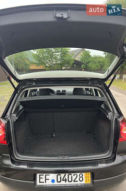 Хэтчбек Volkswagen Golf 2009 в 