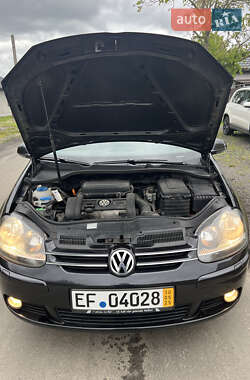 Хэтчбек Volkswagen Golf 2009 в 