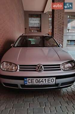 Универсал Volkswagen Golf 2003 в Черновцах