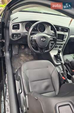 Хетчбек Volkswagen Golf 2015 в 