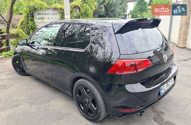Хетчбек Volkswagen Golf 2015 в 