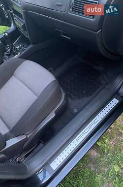 Хэтчбек Volkswagen Golf 2002 в 