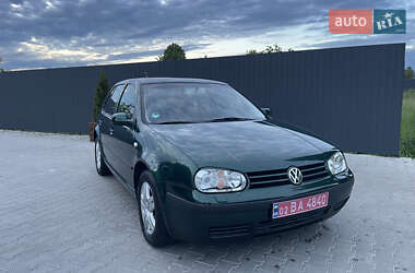 Хэтчбек Volkswagen Golf 2003 в 