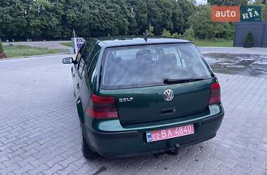 Хэтчбек Volkswagen Golf 2003 в 