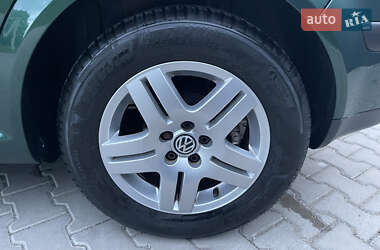 Хэтчбек Volkswagen Golf 2003 в 