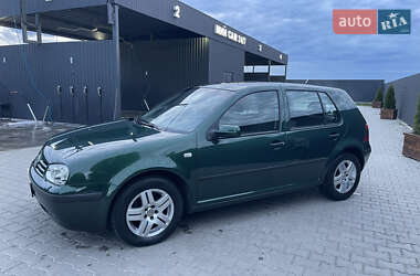 Хэтчбек Volkswagen Golf 2003 в 