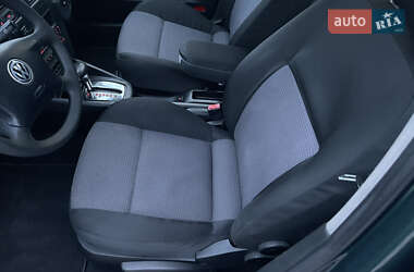 Хэтчбек Volkswagen Golf 2003 в 