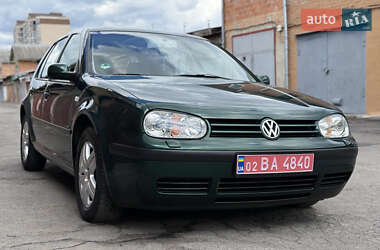 Хэтчбек Volkswagen Golf 2003 в 