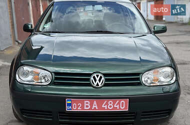 Хэтчбек Volkswagen Golf 2003 в 