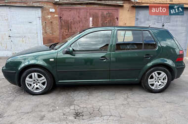 Хэтчбек Volkswagen Golf 2003 в 