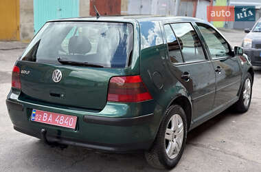 Хэтчбек Volkswagen Golf 2003 в 