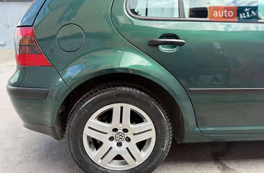 Хэтчбек Volkswagen Golf 2003 в 
