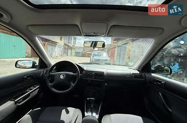 Хэтчбек Volkswagen Golf 2003 в 
