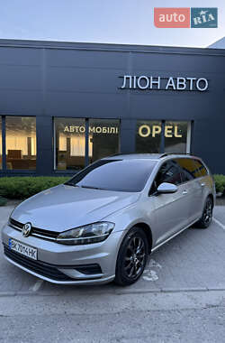 Універсал Volkswagen Golf 2017 в 