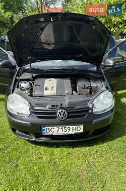 Хэтчбек Volkswagen Golf 2004 в 