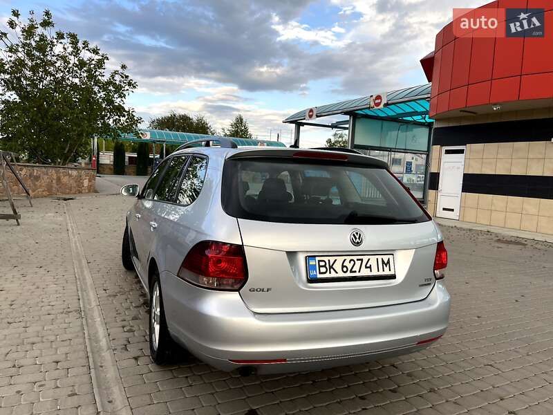 Універсал Volkswagen Golf 2011 в Березному