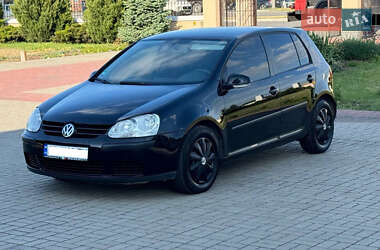 Хэтчбек Volkswagen Golf 2005 в 