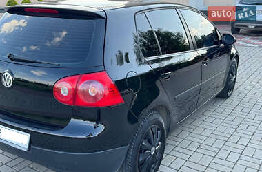 Хэтчбек Volkswagen Golf 2005 в 