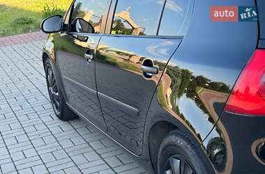 Хэтчбек Volkswagen Golf 2005 в 