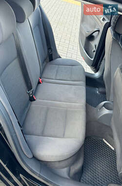 Хэтчбек Volkswagen Golf 2005 в 