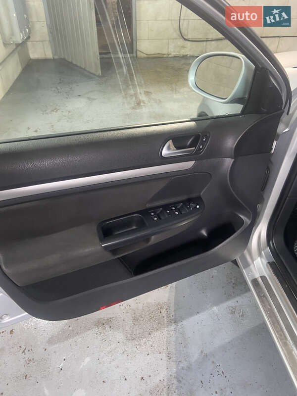 Универсал Volkswagen Golf 2010 в Мукачево