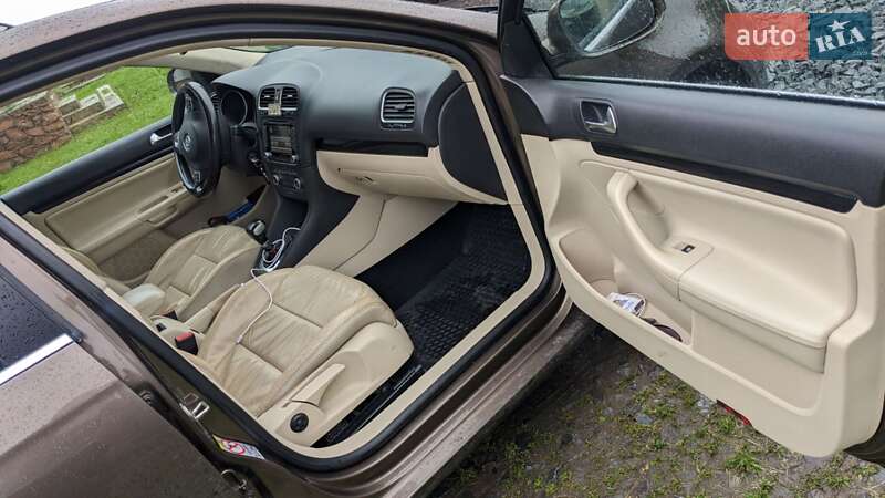 Універсал Volkswagen Golf 2010 в Кореці