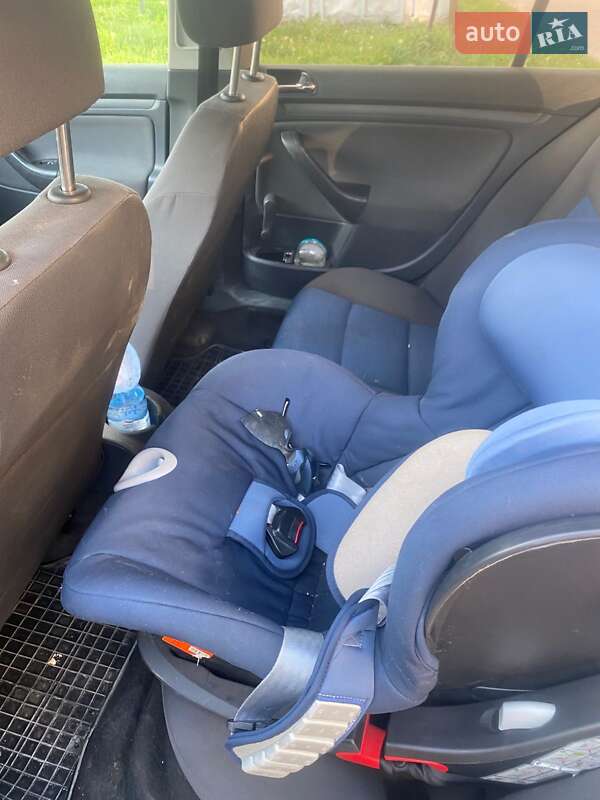 Хэтчбек Volkswagen Golf 2005 в Тернополе