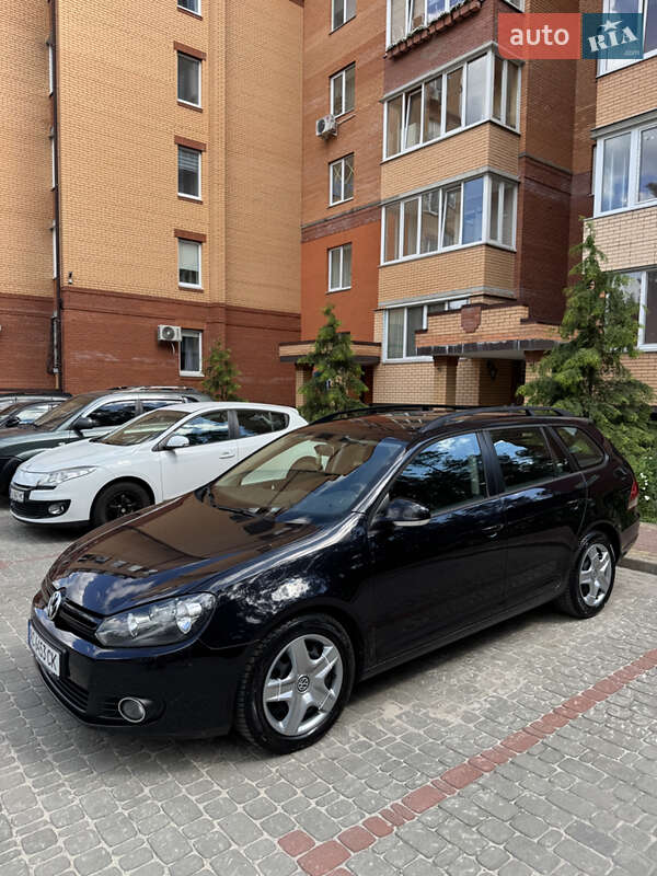 Універсал Volkswagen Golf 2012 в Ірпені