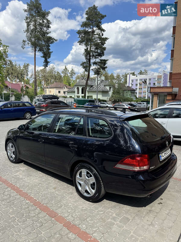 Універсал Volkswagen Golf 2012 в Ірпені