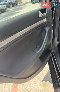 Універсал Volkswagen Golf 2012 в 
