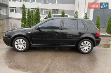 Хетчбек Volkswagen Golf 2000 в 
