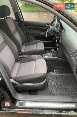 Хетчбек Volkswagen Golf 2000 в 