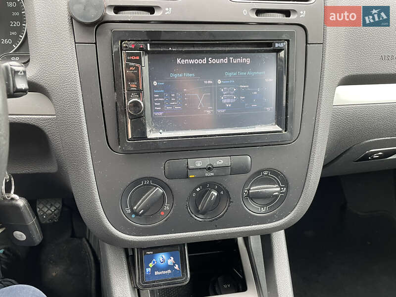 Хетчбек Volkswagen Golf 2005 в Луцьку