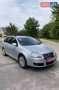 Універсал Volkswagen Golf 2009 в Охтирці