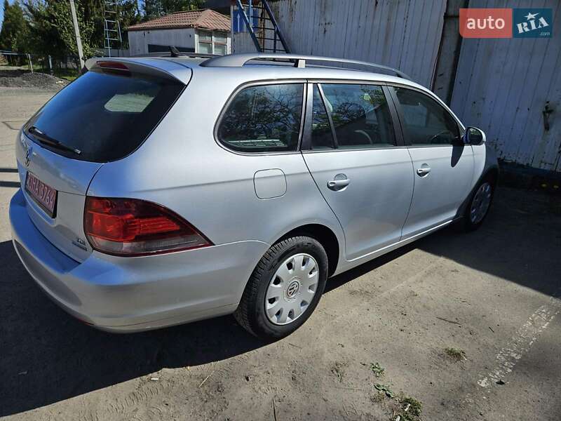 Универсал Volkswagen Golf 2010 в Луцке