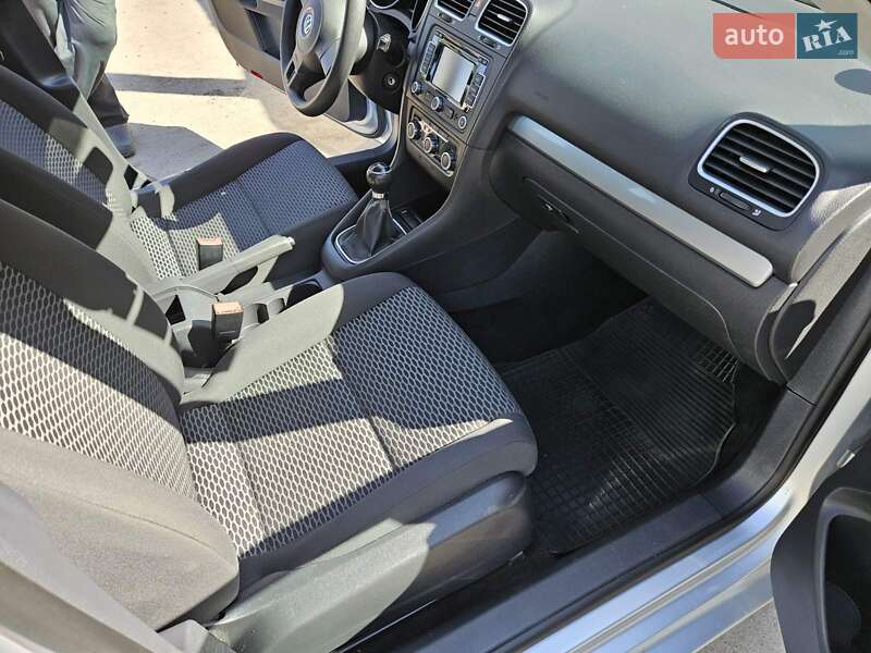Универсал Volkswagen Golf 2010 в Луцке