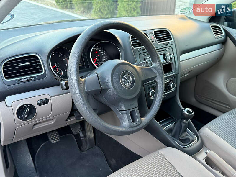 Хетчбек Volkswagen Golf 2010 в Вінниці