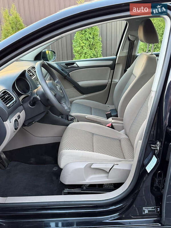Хетчбек Volkswagen Golf 2010 в Вінниці