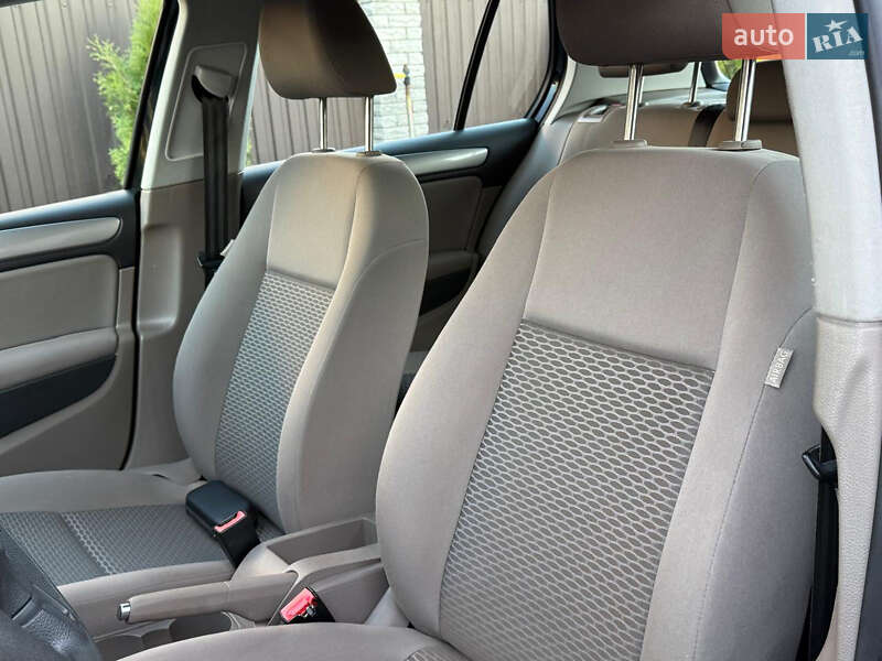 Хетчбек Volkswagen Golf 2010 в Вінниці