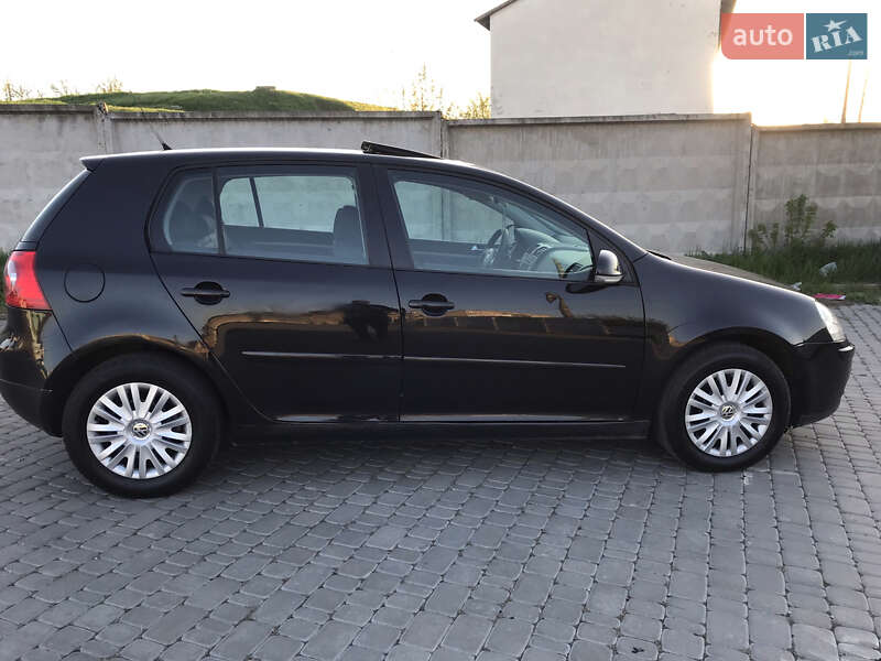 Хэтчбек Volkswagen Golf 2006 в Первомайске