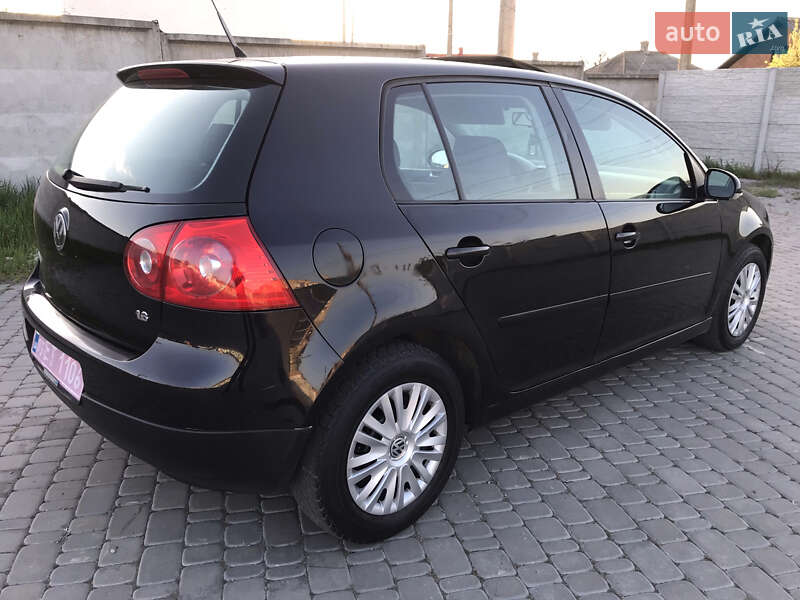 Хэтчбек Volkswagen Golf 2006 в Первомайске